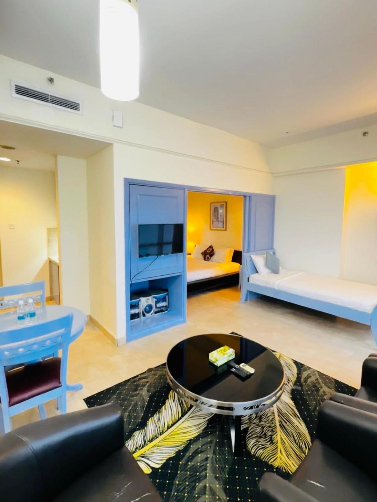 Sm Service At Times Square Apartment *