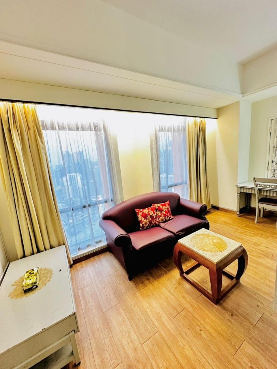 Sm Service At Times Square Apartment *