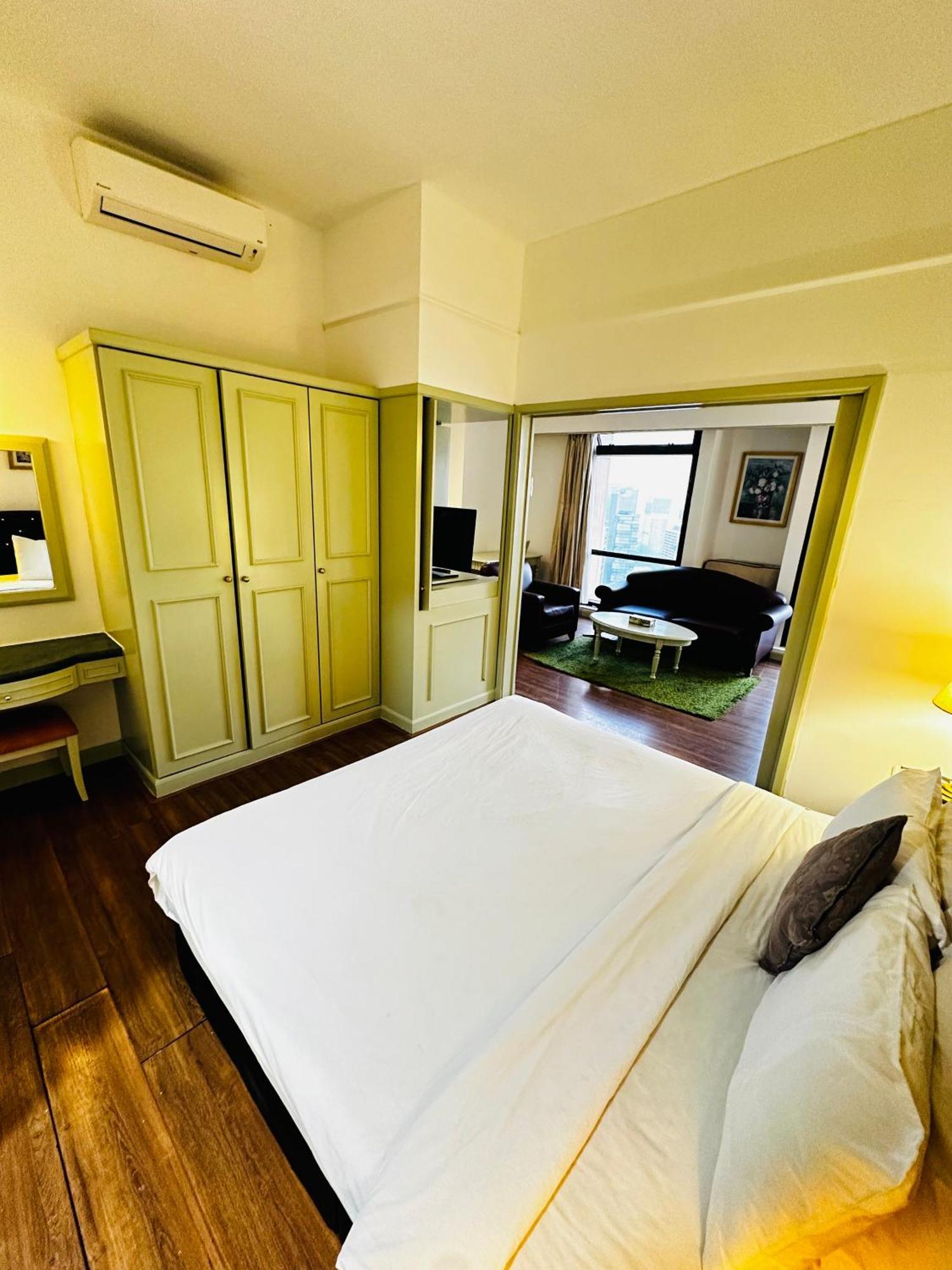 Sm Service At Times Square Apartment *